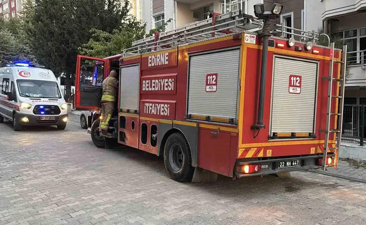 Edirne’de apartman dairesinde çıkan yangın korkuttu
