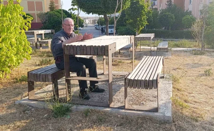 Edremit’te vatandaşın park tepkisi: "Masalar yüksek, çocuk oyun alanı yok" 