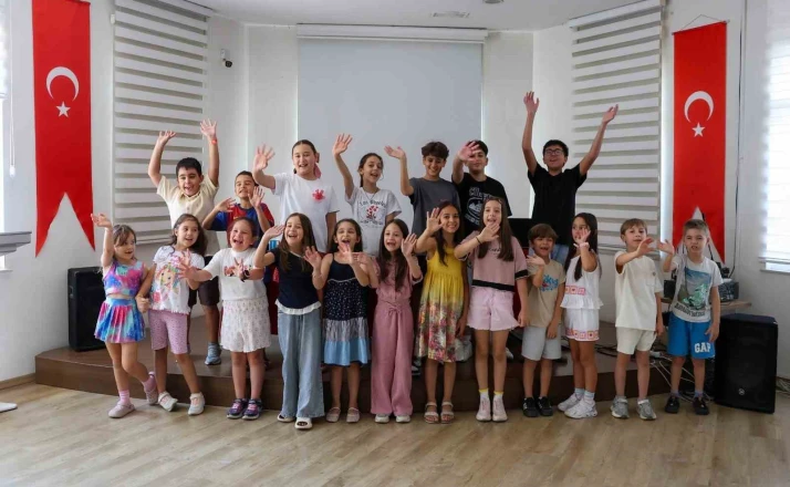 Efeler’de sahne minik yeteneklerin 