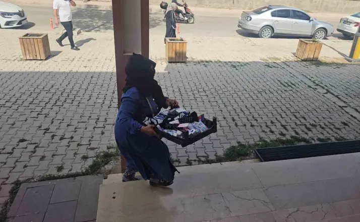 Elazığ’da dilenci operasyonu: Seyyar satıcı kılığına girerek kaçmaya çalıştı
