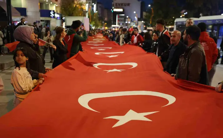 Elazığ’da ’Fener Alayı’ yürüyüşü gerçekleştirildi
