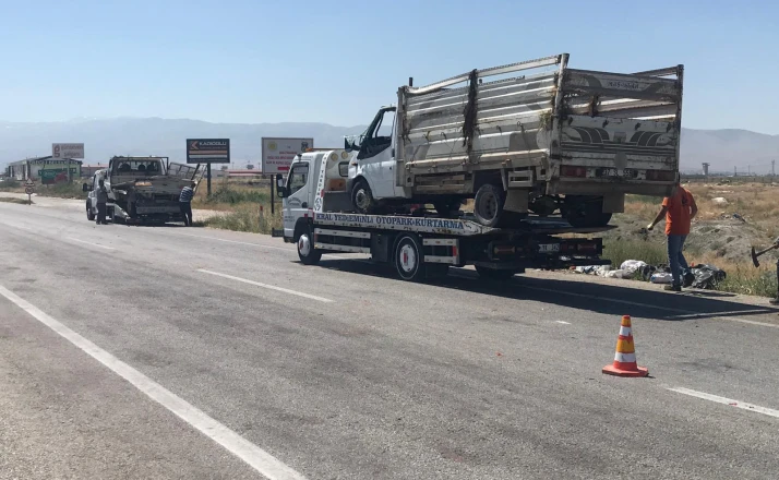 Ereğli’de kamyonetler çarpıştı: 2 yaralı