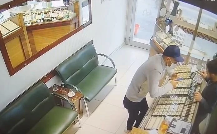 Eşine sürpriz bahanesiyle girdiği kuyumcudan pırlanta çalan şahıs yakalandı