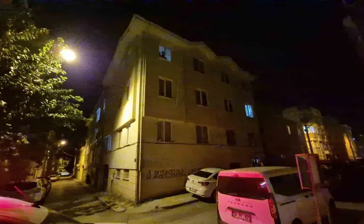 Eskişehir’de 2’nci kattan düşen kişi yaralandı
