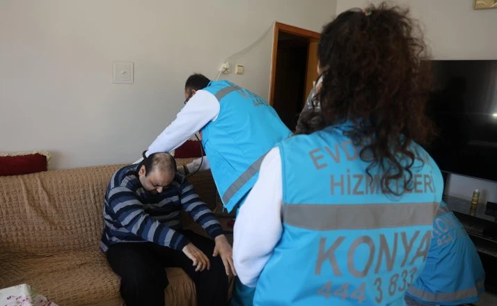 Evden çıkamayan engelli hastaların raporları evinden hazırlanıyor