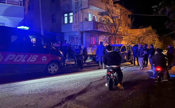 Evinde havaya ateş açan şahıs mahalleyi ayağa kaldırdı
