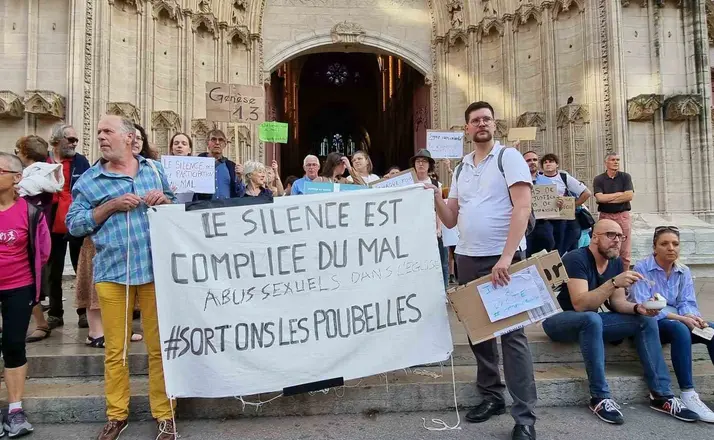Fransa’da kilise tarafından cinsel istismara uğrayan yaklaşık 2 bin kişiye 44 milyon euro ödendi

