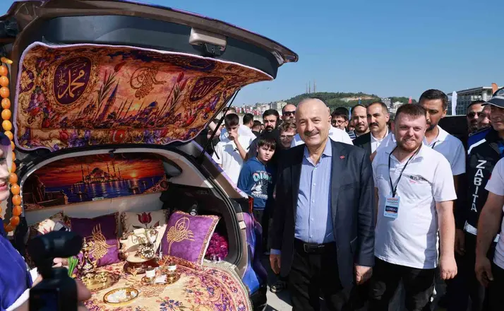 Gebze’de modifiyeli araç tutkunları festivalde buluştu
