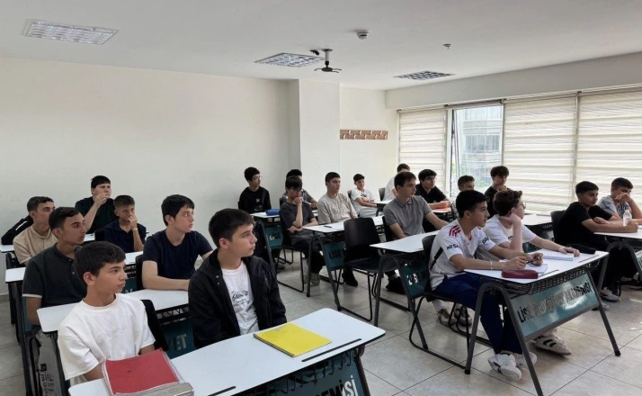 Gençler, yazı “Lise Medeniyet Akademileri'nde” karşıladı