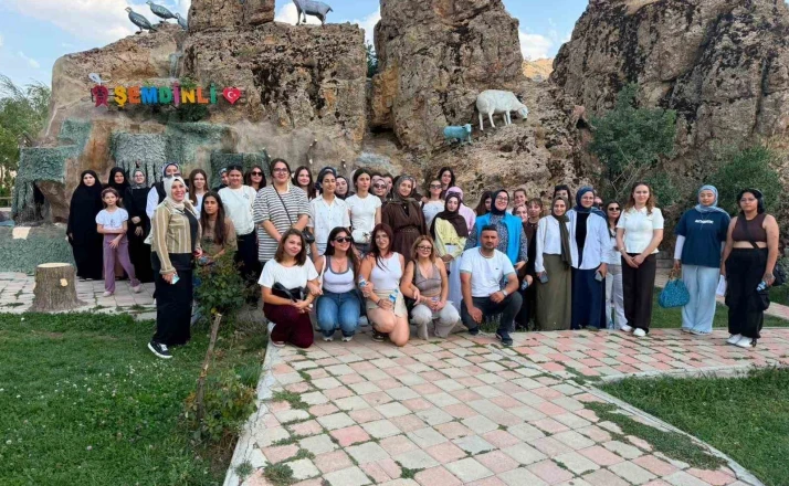 Giresun ve Iğdır’dan gelen gençler Şemdinli’yi gezdi
