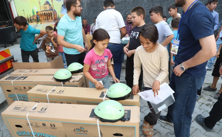 “Güle Oynaya Camiye Gel” projesinde hak kazanan 13 bin çocuğa bisiklet dağıtımı başladı