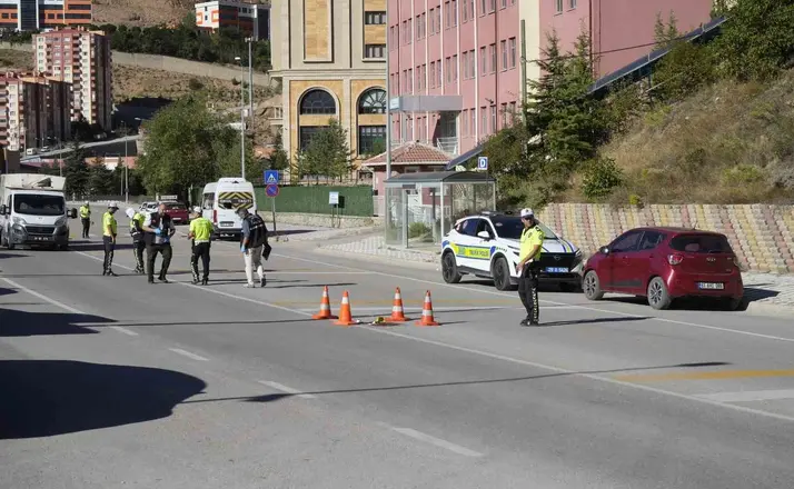 Gümüşhane’de otomobilin çarptığı yaşlı adam 12 günlük yaşam savaşını kaybetti
