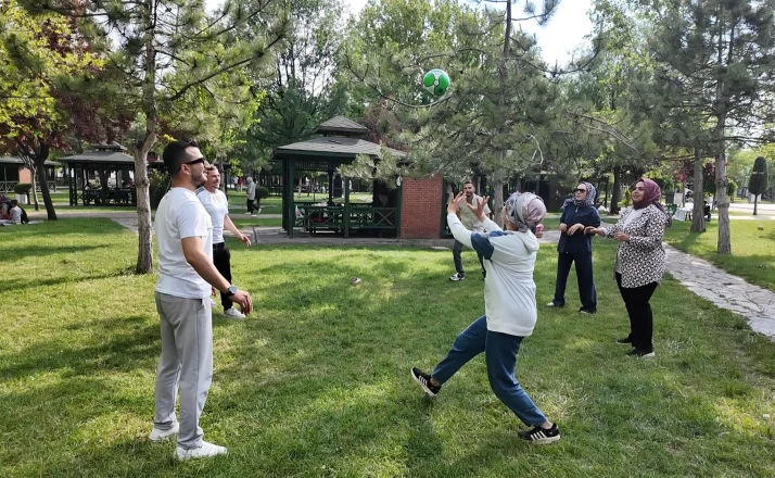 Hafta sonunda ekranlar kapandı, parklar doldu