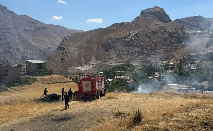 Hakkari’de anız yangını büyümeden kontrol altına alındı
