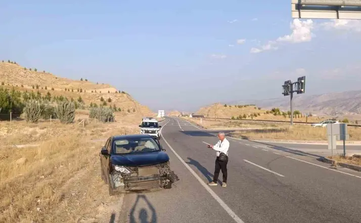 Hasankeyf’te kamyon ve otomobil çarpıştı: 2 yaralı
