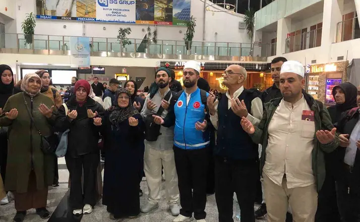 Hayırseverler destek oldu, umre hayali gerçekleşti
