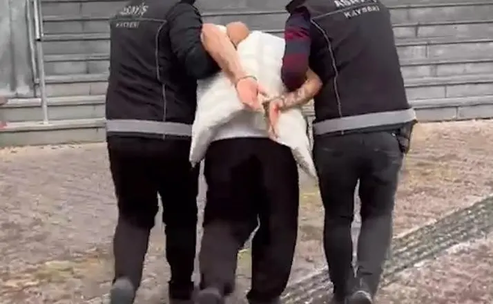 ‘Hırsızlık’ suçundan 14 yıl 3 ay kesinleşmiş hapis cezası bulunan şahıs yakalandı
