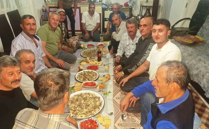 Hisarcık’ta asırlık gelenek: Avcılar tavşan etli tirit sofrasında buluştu
