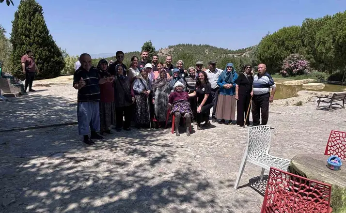 Honaz Belediye Başkanı Kepenek, yaşlı rehabilitasyon merkezini ziyaret etti

