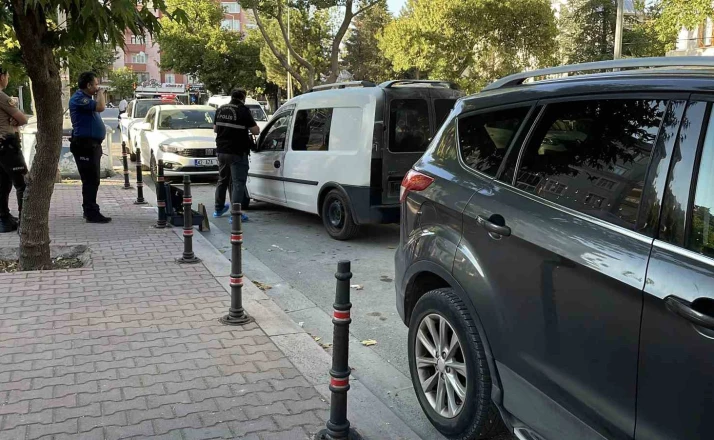 Husumetlisini sokak ortasında bıçaklayarak öldürdü: Saldırı anı kamerada