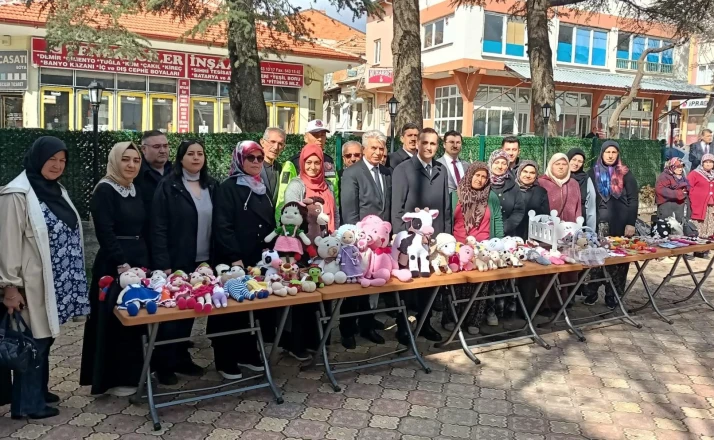 Hüyük'te el emeği, göz nuru eserler görücüye çıktı