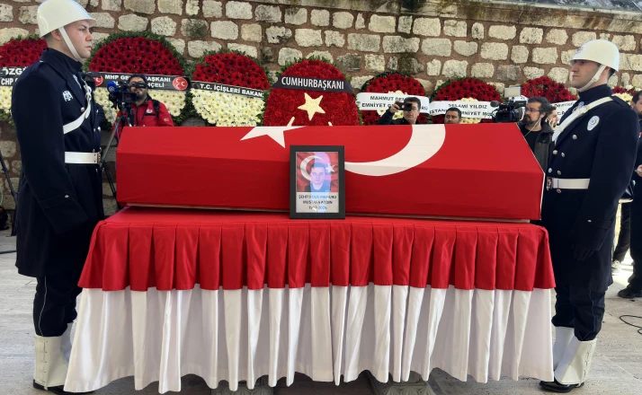 İstanbul'daki kazada şehit olan polis memuru son yolculuğuna uğurlandı