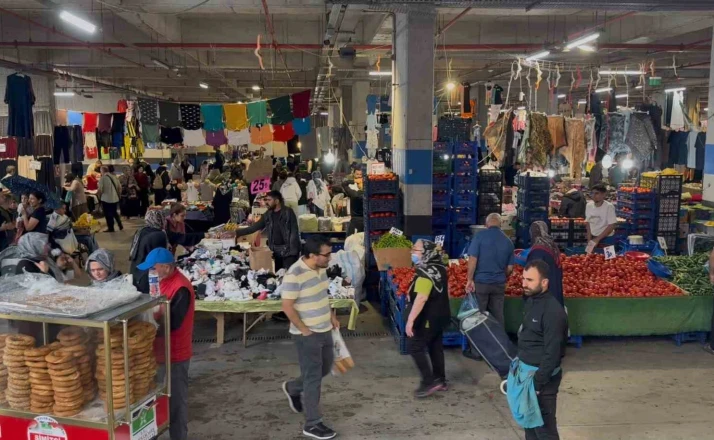 İBB tuvaletleri kilitledi, Bahçelievler Belediyesi pazarcı ve vatandaşın imdadına yetişti 