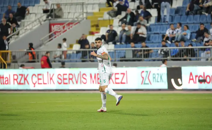 İlhan Palut’tan Adil Demirbağ’a milli takım övgüsü