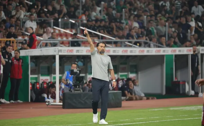 İlhan Palut'tan galibiyet mesajı: “Her maç bu mücadeleyi göstermeliyiz”