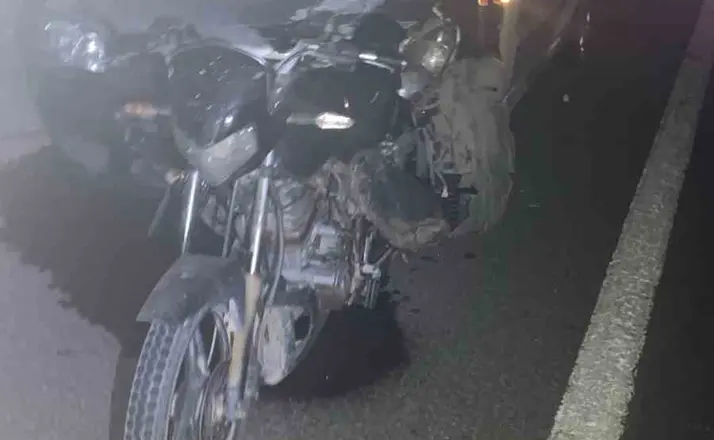 İpsala’da motosiklet otomobilin önüne saplandı: 3 yaralı
