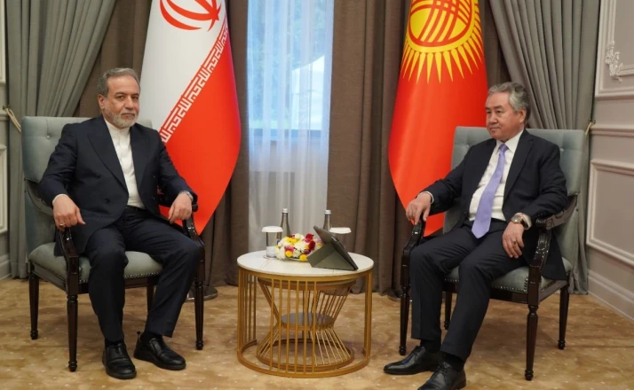 İran Dışişleri Bakanı Arakçi, Kırgızistan Dışişleri Bakanı Kulubayev ile bir araya geldi 