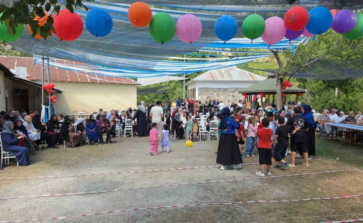İspir Yeşilyurt’ta binlerce kişi aile pikniğinde buluştu: Geleneksel şenlikte coşku zirvede 