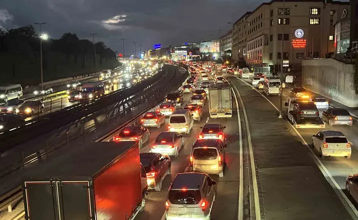 İstanbul’da trafik yoğunluğu yüzde 87’e ulaştı
