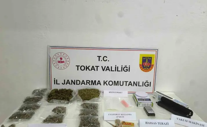 İstanbul’dan Erbaa’ya uyuşturucu sevkiyatına jandarma darbesi
