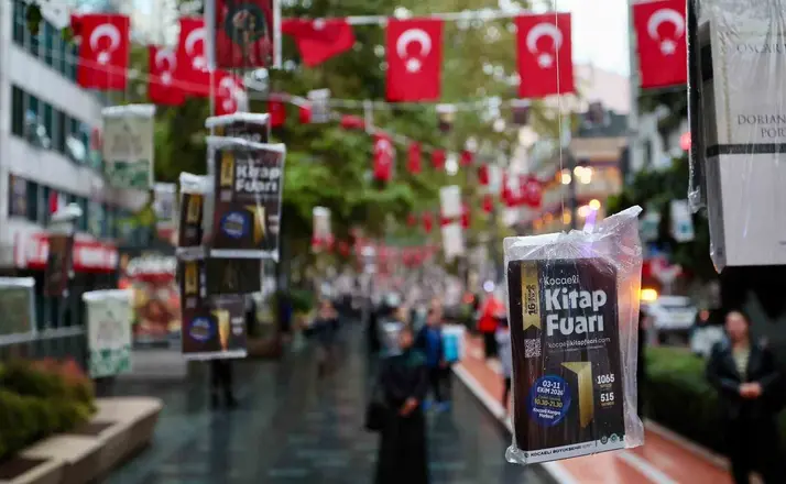 İzmit’te ağaçlar "kitap" açtı
