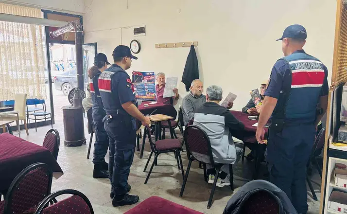 Jandarma çocuklar silahlara ulaşmasın diye köy köy gezip broşür dağıttı
