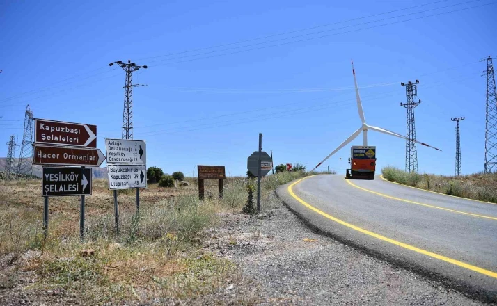 Kapuzbaşı yolunda yol çizgisi çalışması yapıldı 