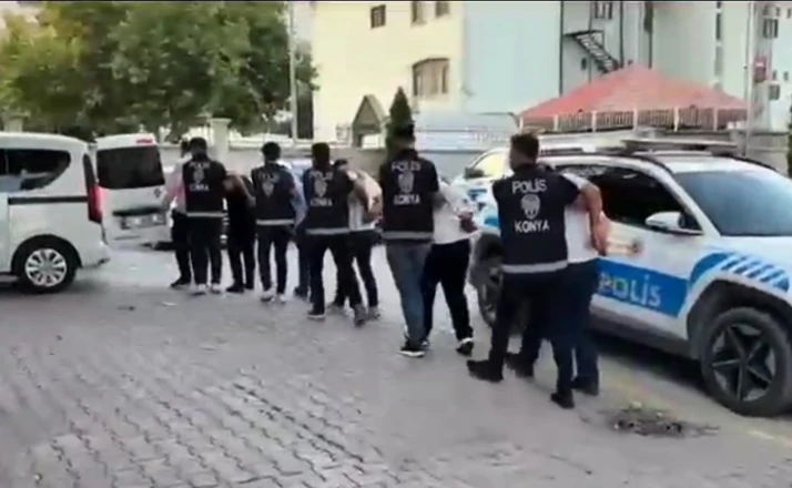 Kar maskeleriyle araç soyan 5 şüpheli yakalandı