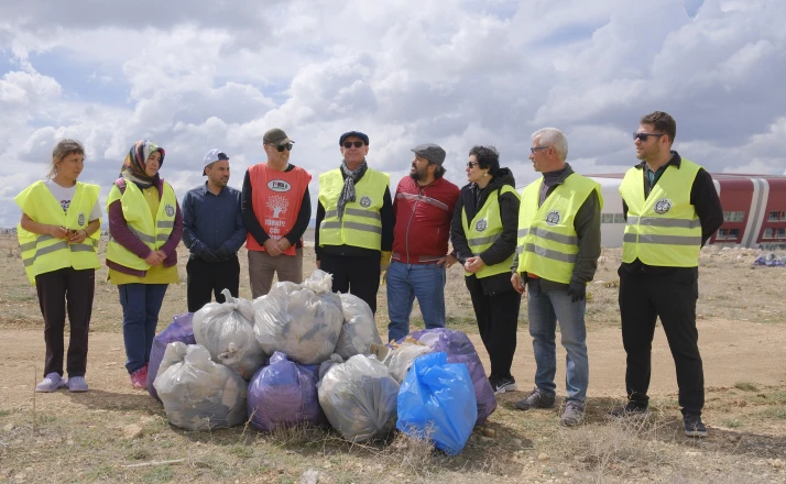 Karaman’da "Bugün temizle, yarın nefes al" sloganıyla doğaya atılan çöpler toplandı