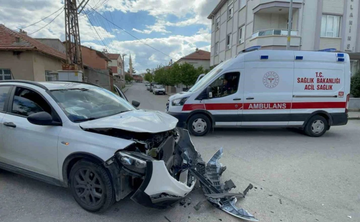 Karaman’da maddi hasarla atlatılan kaza kameraya yansıdı