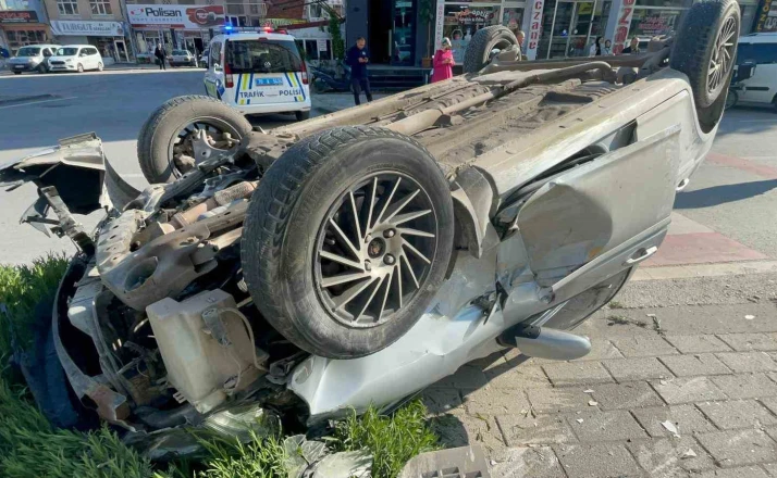 Karaman’da takla atan otomobil sürücüsü yaralandı
