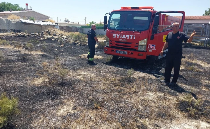 Karapınar’da ot yangını paniğe neden oldu