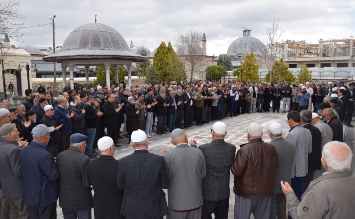 Karapınar’dan hacı adayları dualarla uğurlandı