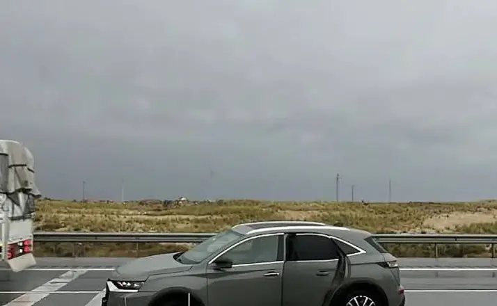 Karapınar’da yağışlı yolda kamyon kazası: Sürücü yaralandı