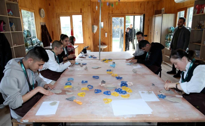 Karatay Belediyesi Otizm Farkındalık Günü’nde özel öğrencileri tabiat mektebinde ağırladı