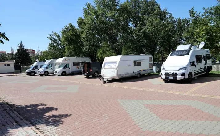 Karavan tutkunları Karatay'da konforlu bir mola veriyor