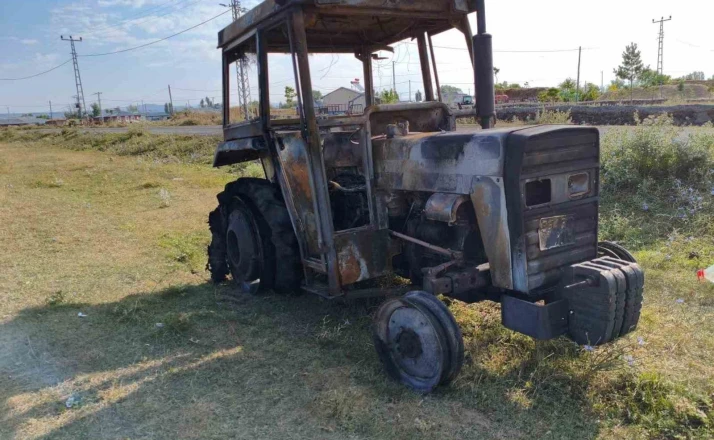 Kars’ta traktör alev alev yandı 