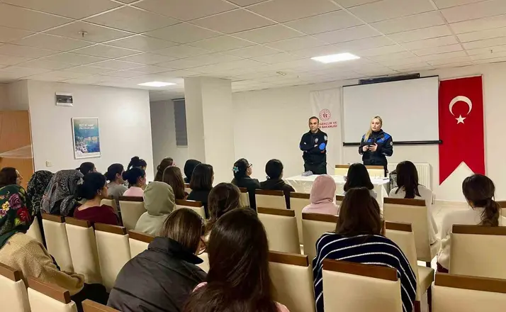 Kars’ta üniversiteli kadınlara kades tanıtımı
