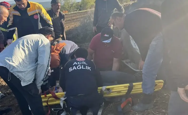Kastamonu’da devrilen traktörün altında kalan sürücü yaralandı
