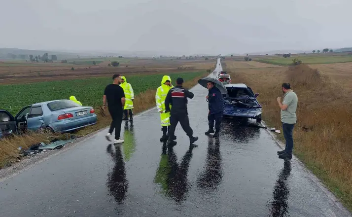 Kastamonu’da iki otomobil çarpıştı: 2 yaralı
